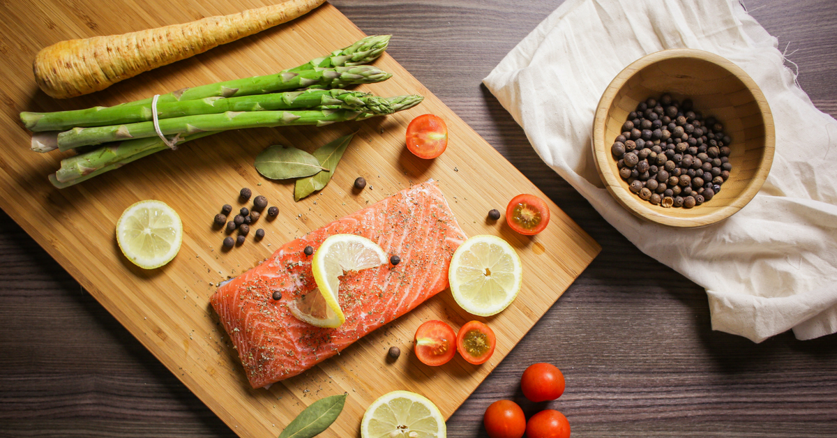salmon-cutting-board-with-veggies