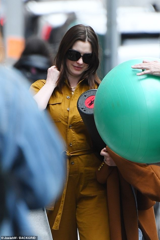 Natural beauty: The actress sported large cat's eye sunglasses and accessorized with a couple of gold necklaces