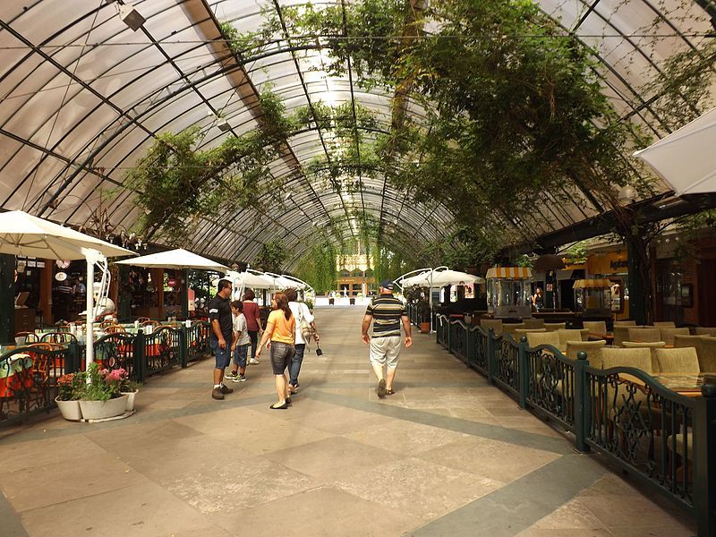 o que fazer em gramado com chuva - rua coberta