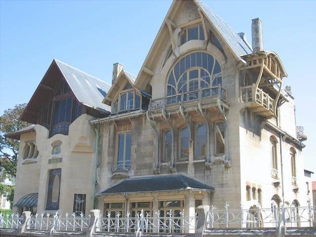 The design of a house contemporary style of the Art Nouveau in France