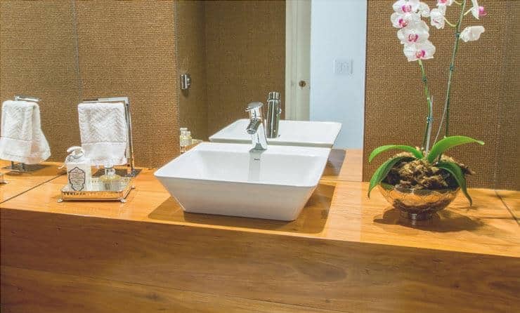 for those who want a more discreet, it's a good idea that a sink o toilet, modern timber