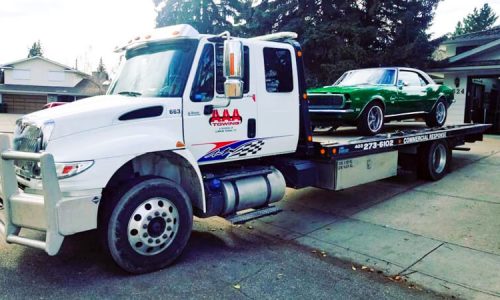 Offering-AAA-towing-Calgary.